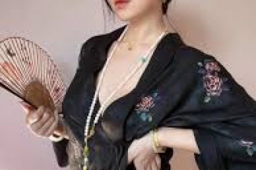3年仅纳税1100元……曾为龚琳娜、宁静、唐艺昕等明星造型的知名化妆师岳晓琳偷税被查！北京税务披露细节