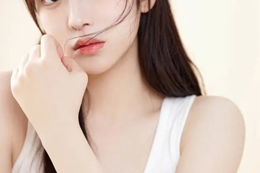 婚前车内激吻出轨玩过 14 位男星47 岁玉女至今未婚无人敢娶