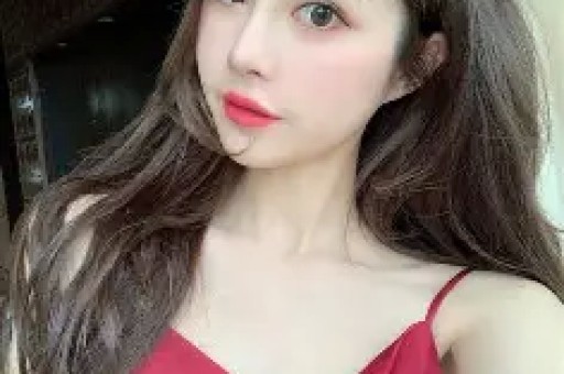 演员吴倩自曝被爸爸打掉牙齿不敢吐出来：我不敢吐出来直接吞下去了